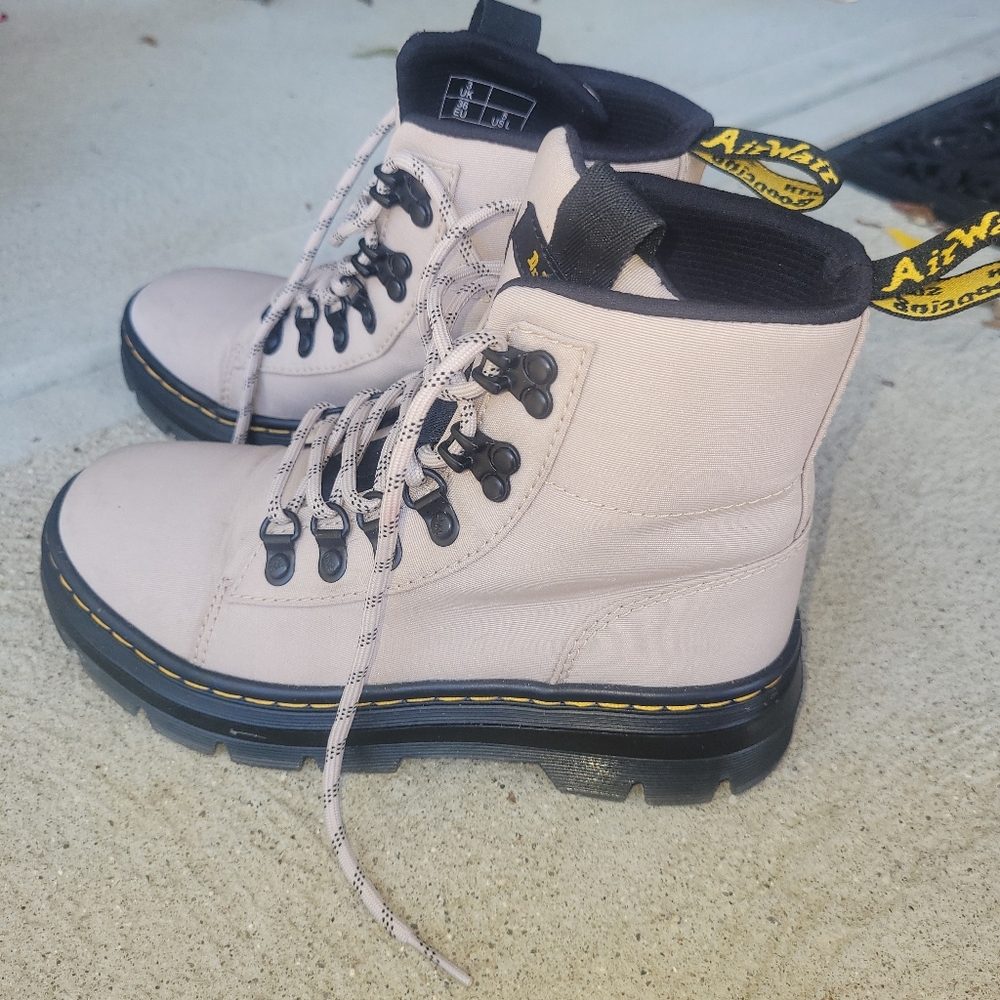 Doc Martens Combs Lace Up Combat Boot FITS LIKE A SIZE 6